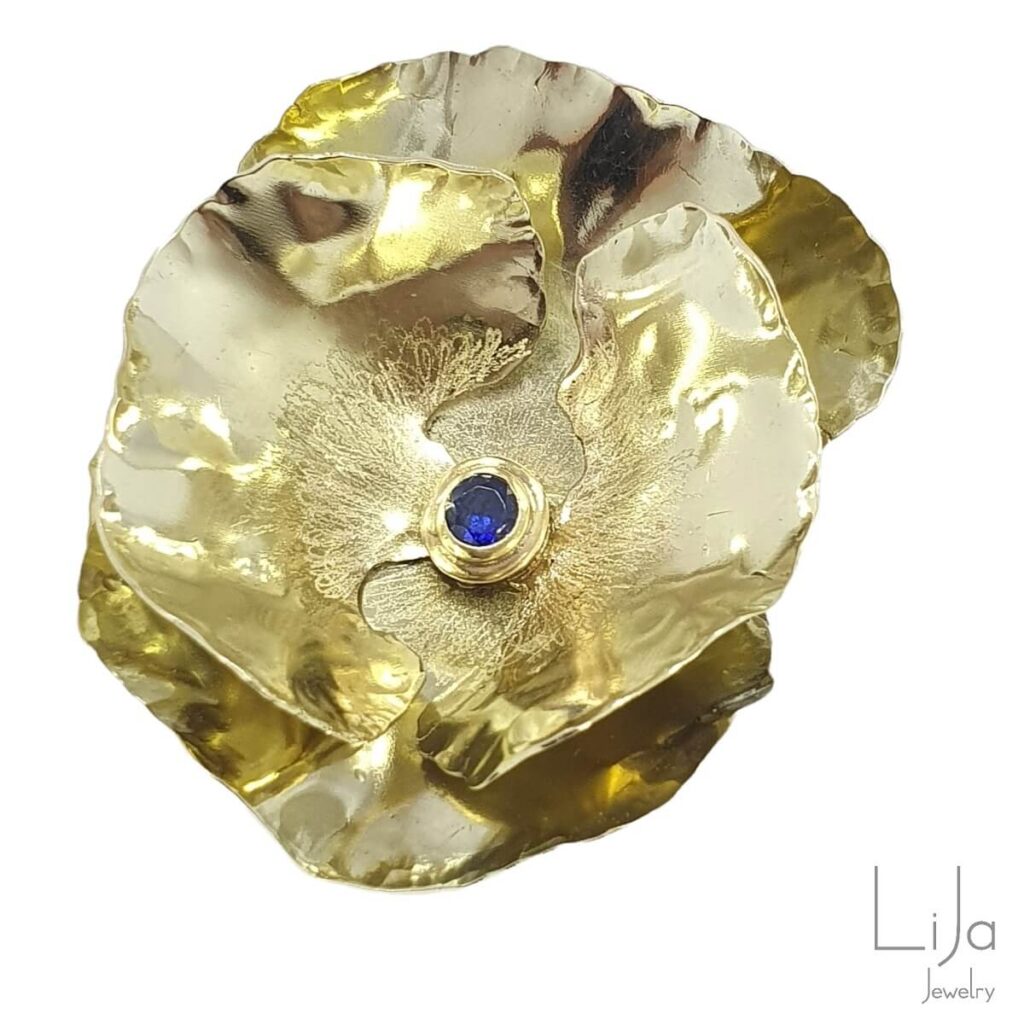 Goudsmid LiJa Jewelry Nuenen klaproos broche saffier oud goud
